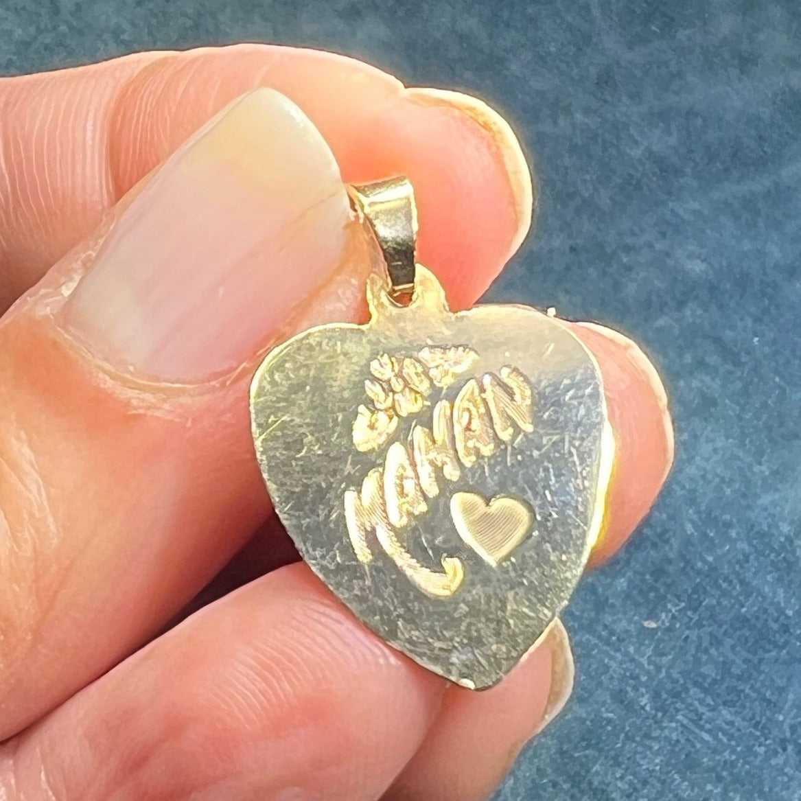 10k Gold Engraved "MAMAN" Heart Shaped Pendant. French Mother