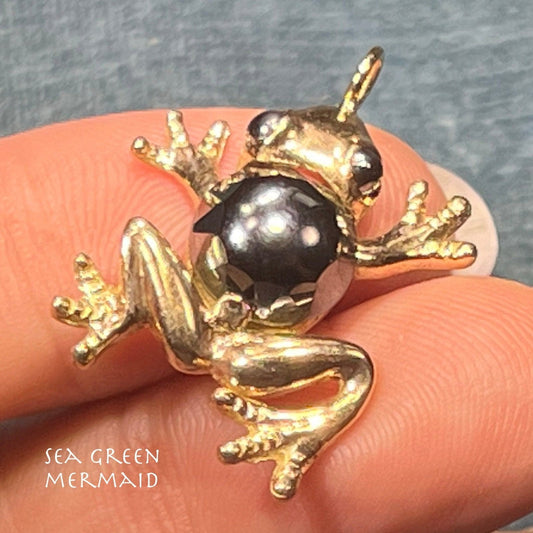 10k Yellow Gold 1" Hematite Cabochon Lucky Frog Pendant