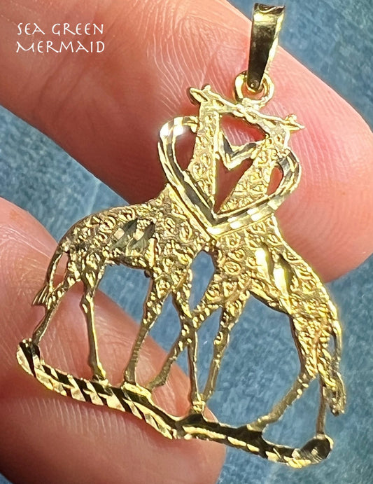 10k Yellow Gold GIRAFFES in Love Heart Pendant. Kissing