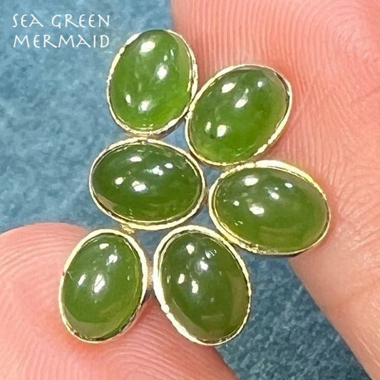 10k Yellow Gold Jade Flower Pendant. Bezel Set