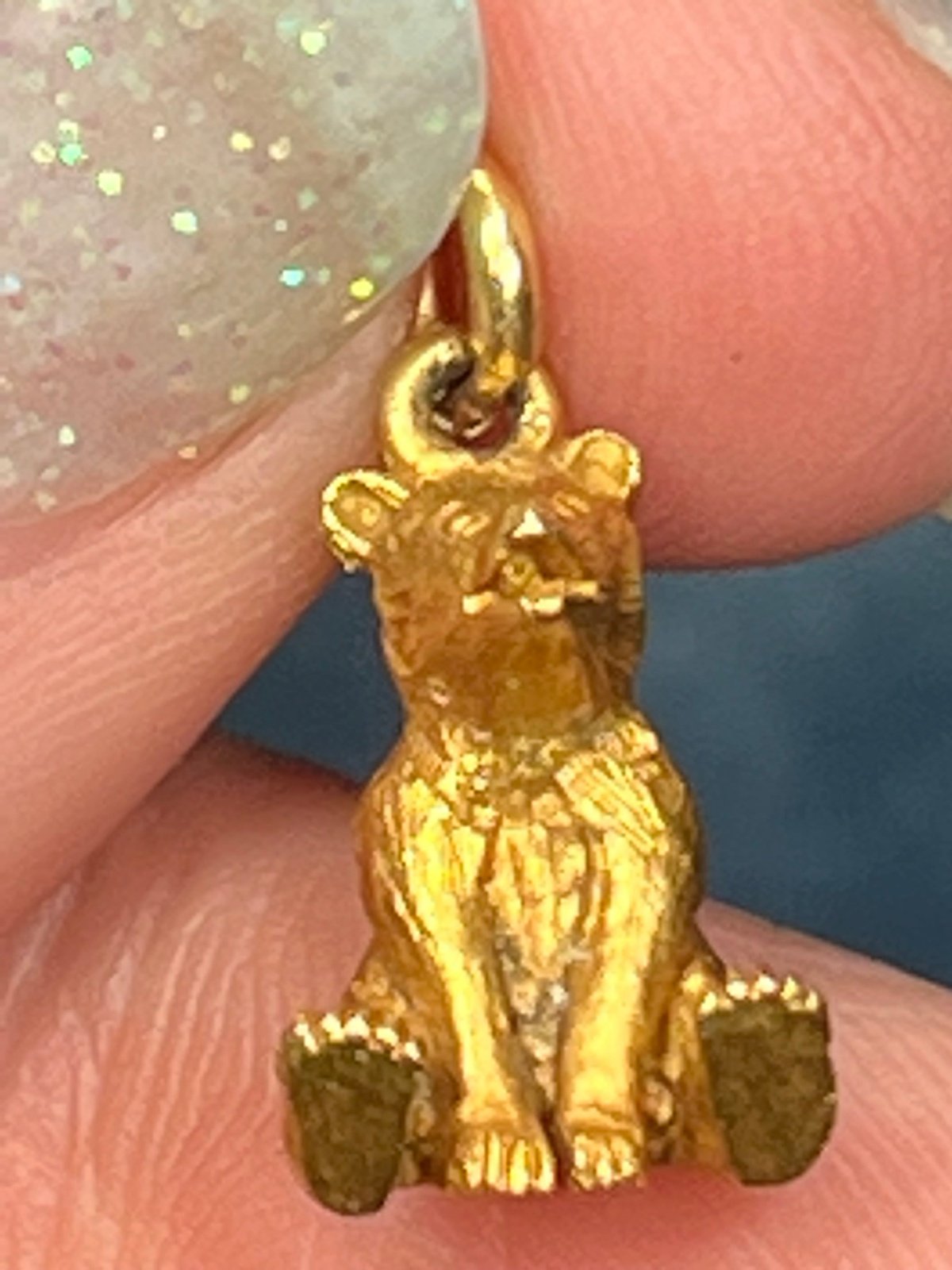 10k Yellow Gold Sitting Baby Bear Pendant. 3.3g