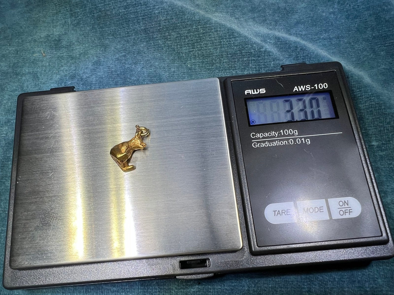 10k Yellow Gold Sitting Baby Bear Pendant. 3.3g