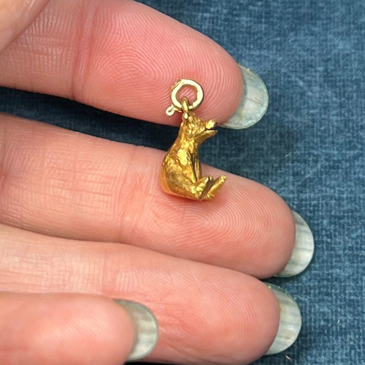 10k Yellow Gold Sitting Baby Bear Pendant. 3.3g
