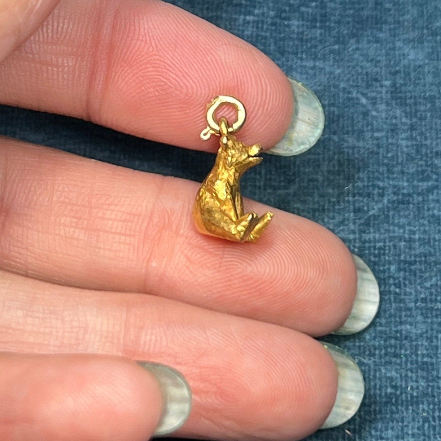 10k Yellow Gold Sitting Baby Bear Pendant. 3.3g