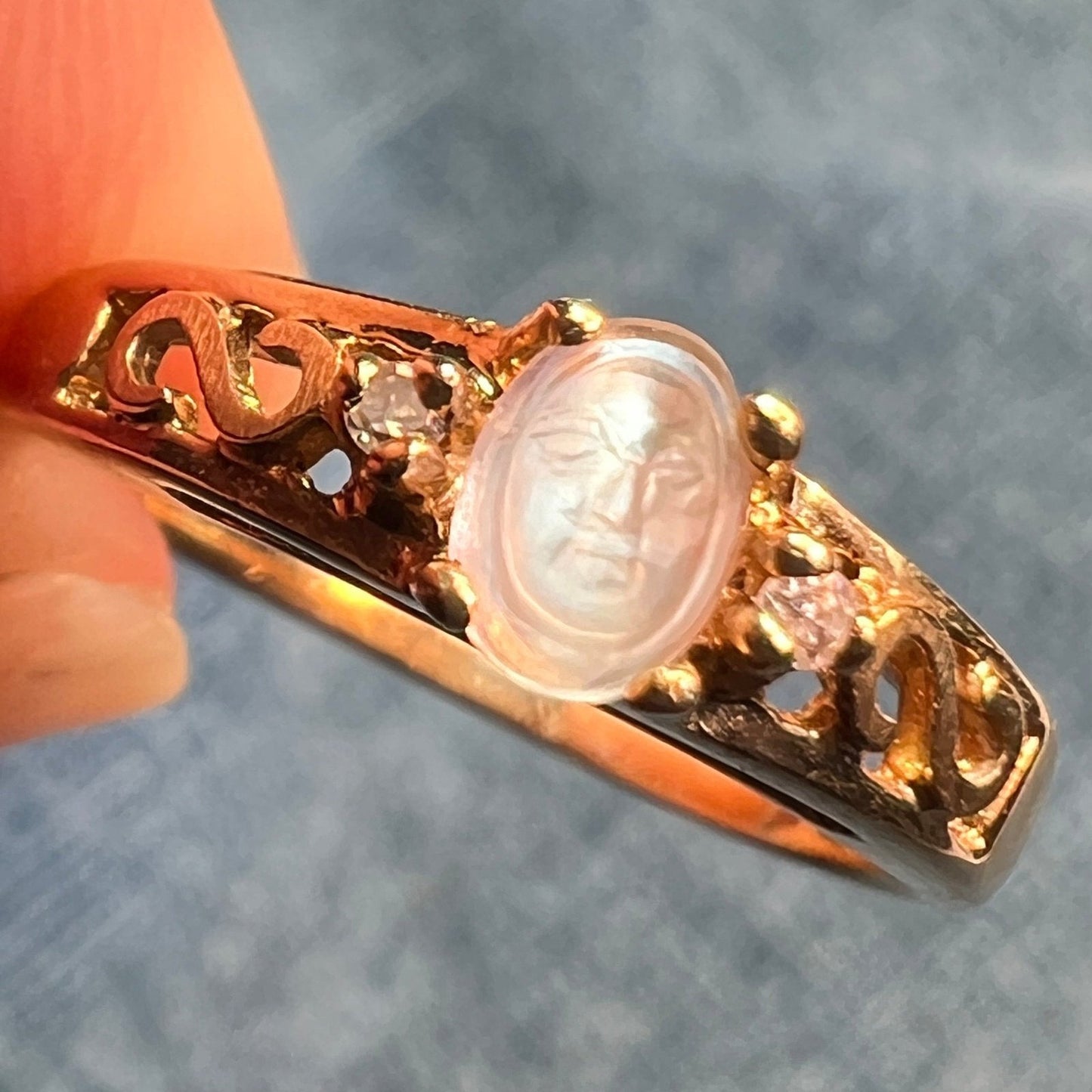 10k Gold Carved Moonstone Ring w Diamonds. Tiny!! **Video**