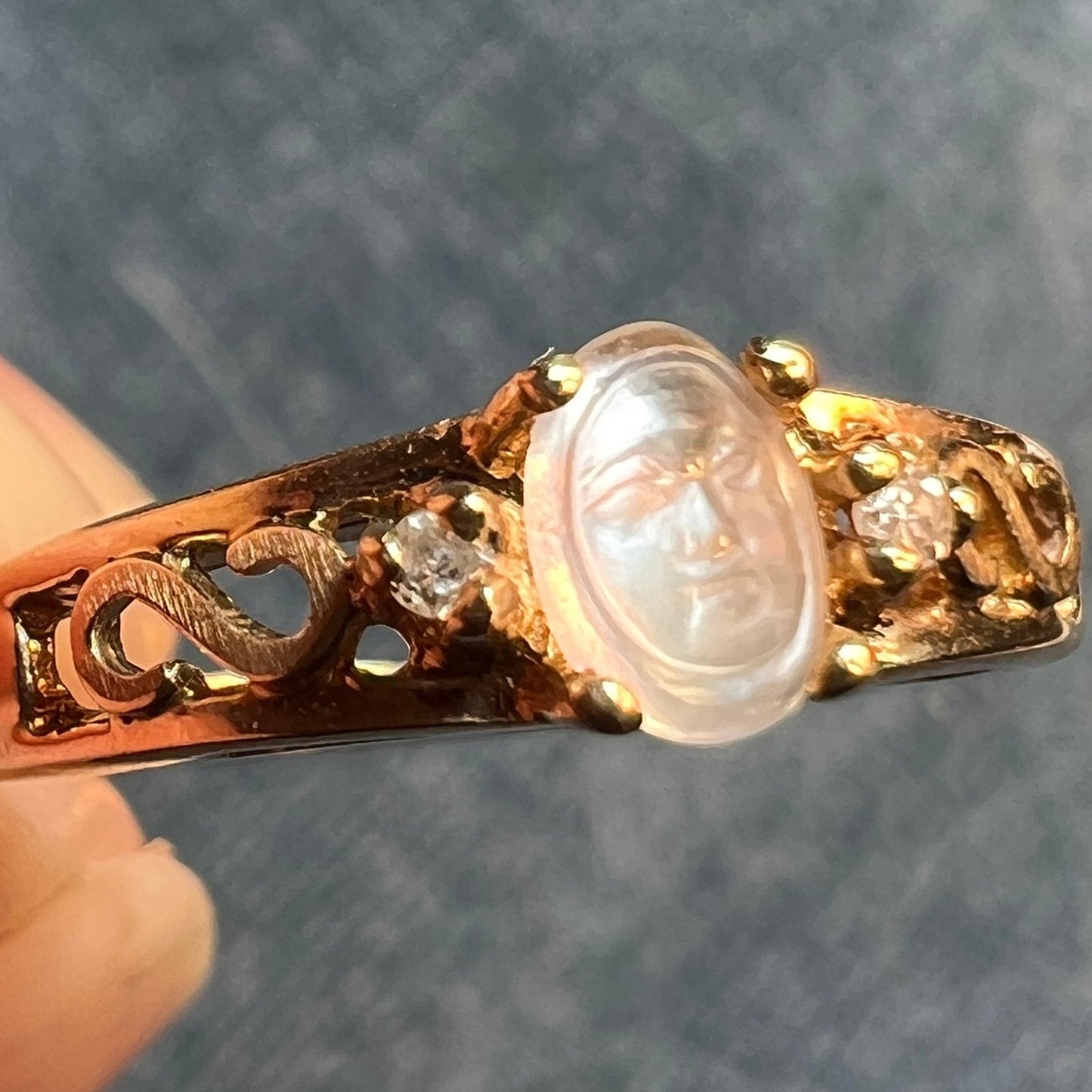 10k Gold Carved Moonstone Ring w Diamonds. Tiny!! **Video**