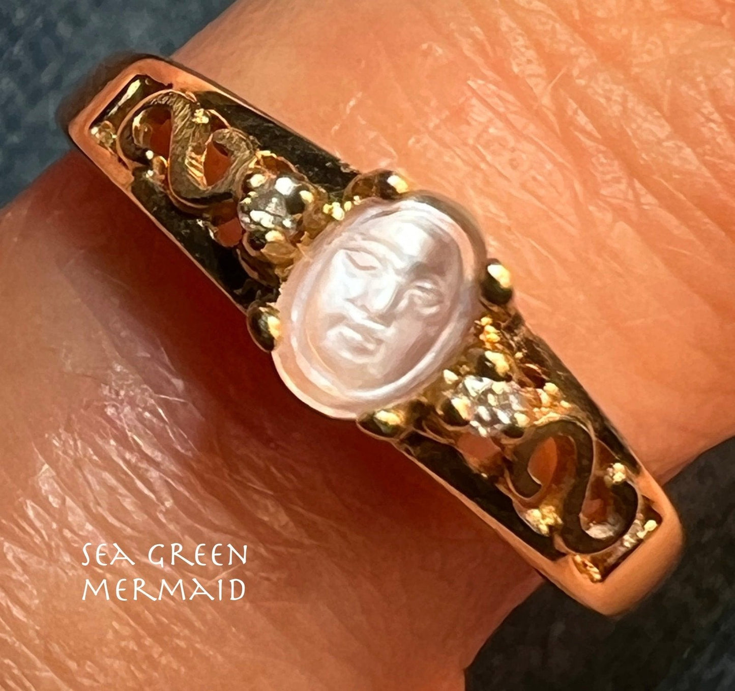 10k Gold Carved Moonstone Ring w Diamonds. Tiny!! **Video**