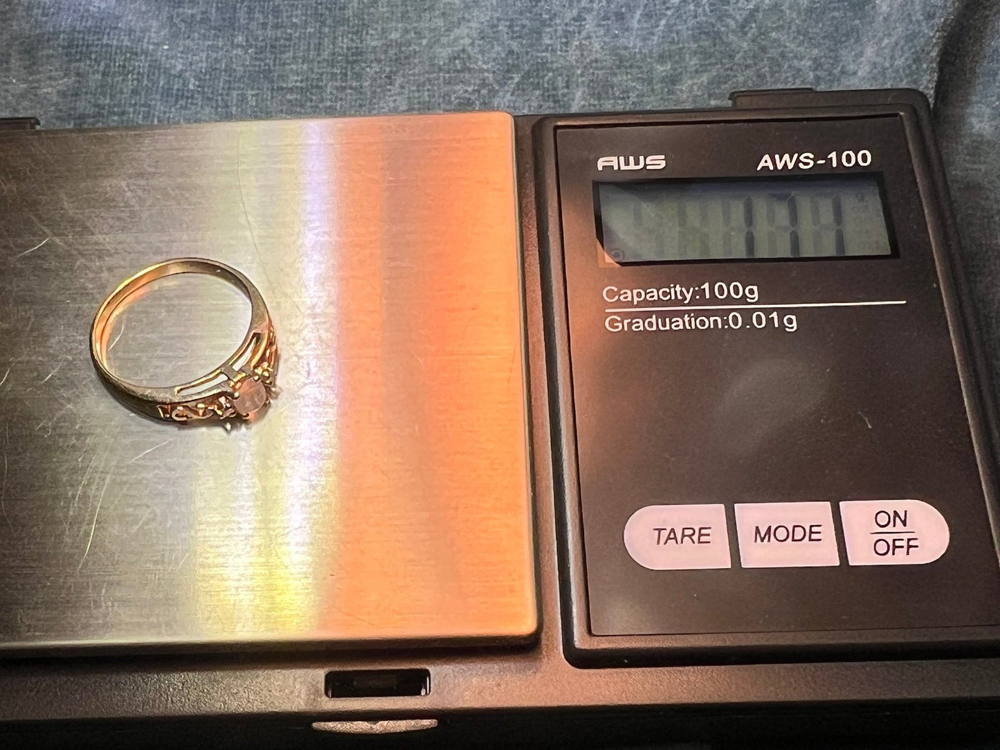 10k Gold Carved Moonstone Ring w Diamonds. Tiny!! **Video**