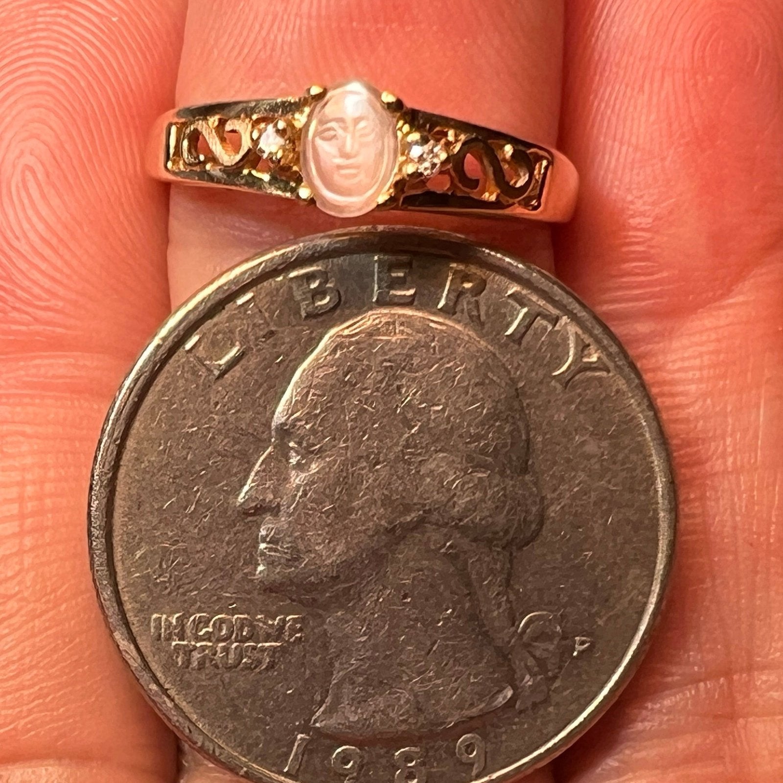 10k Gold Carved Moonstone Ring w Diamonds. Tiny!! **Video**