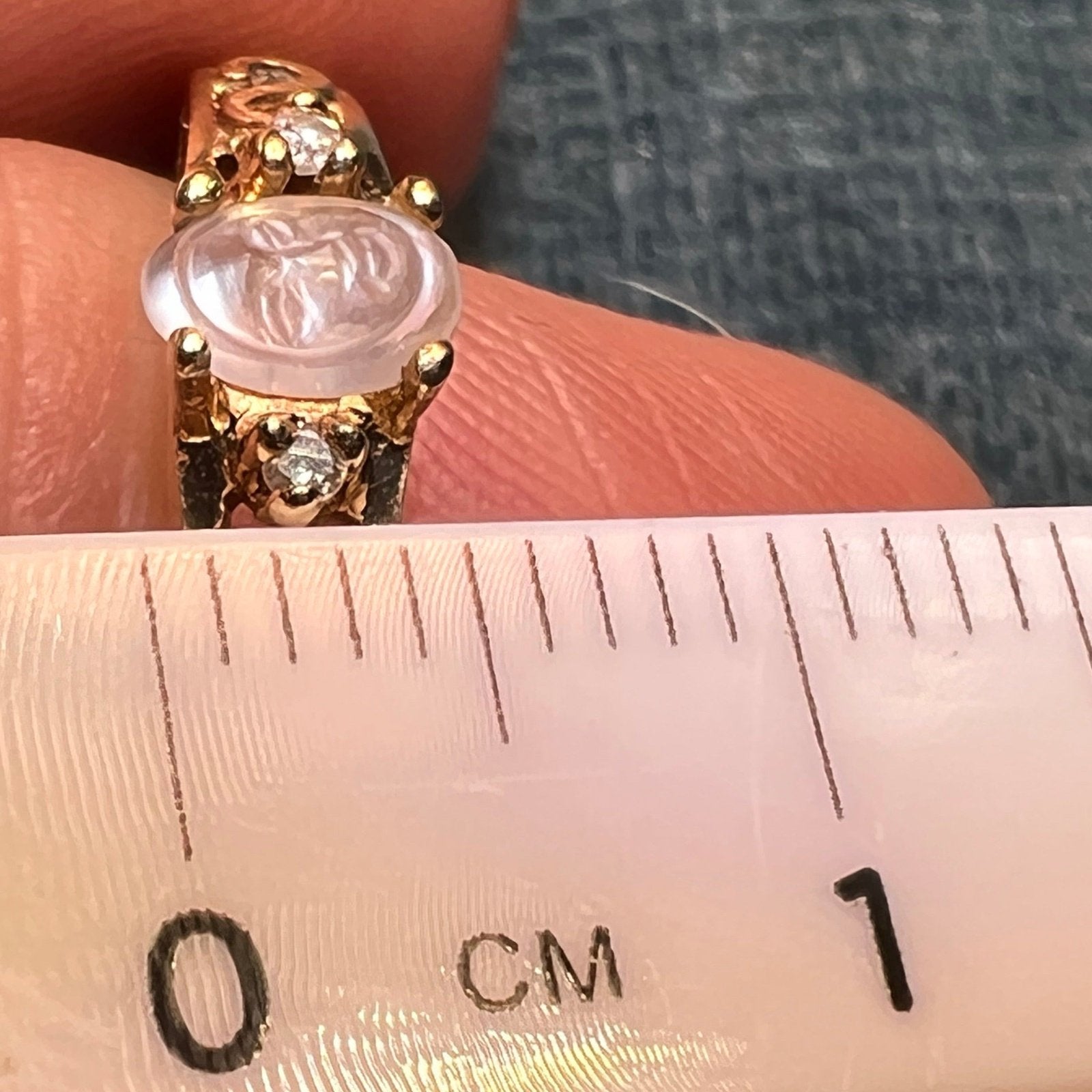 10k Gold Carved Moonstone Ring w Diamonds. Tiny!! **Video**