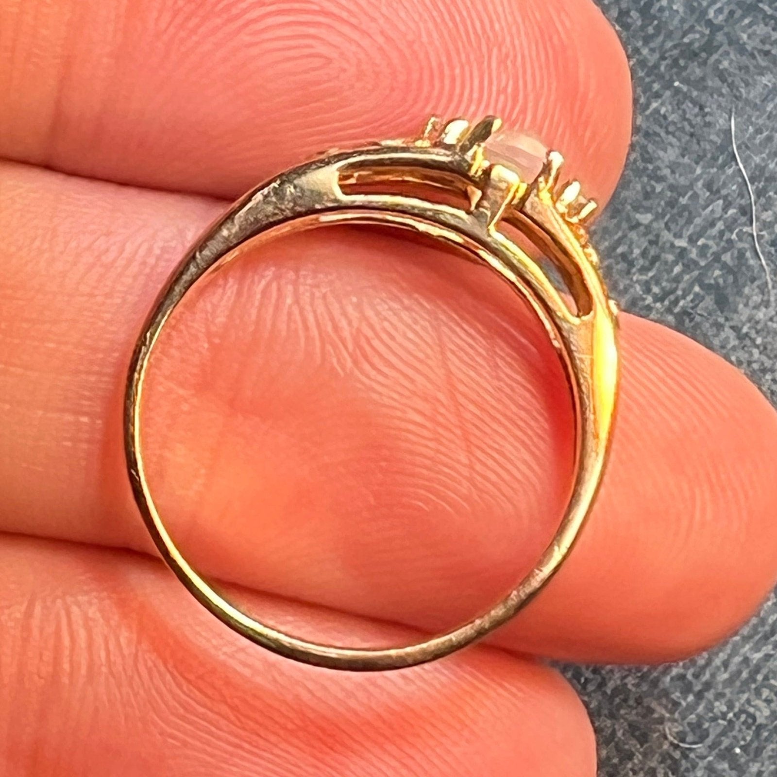 10k Gold Carved Moonstone Ring w Diamonds. Tiny!! **Video**