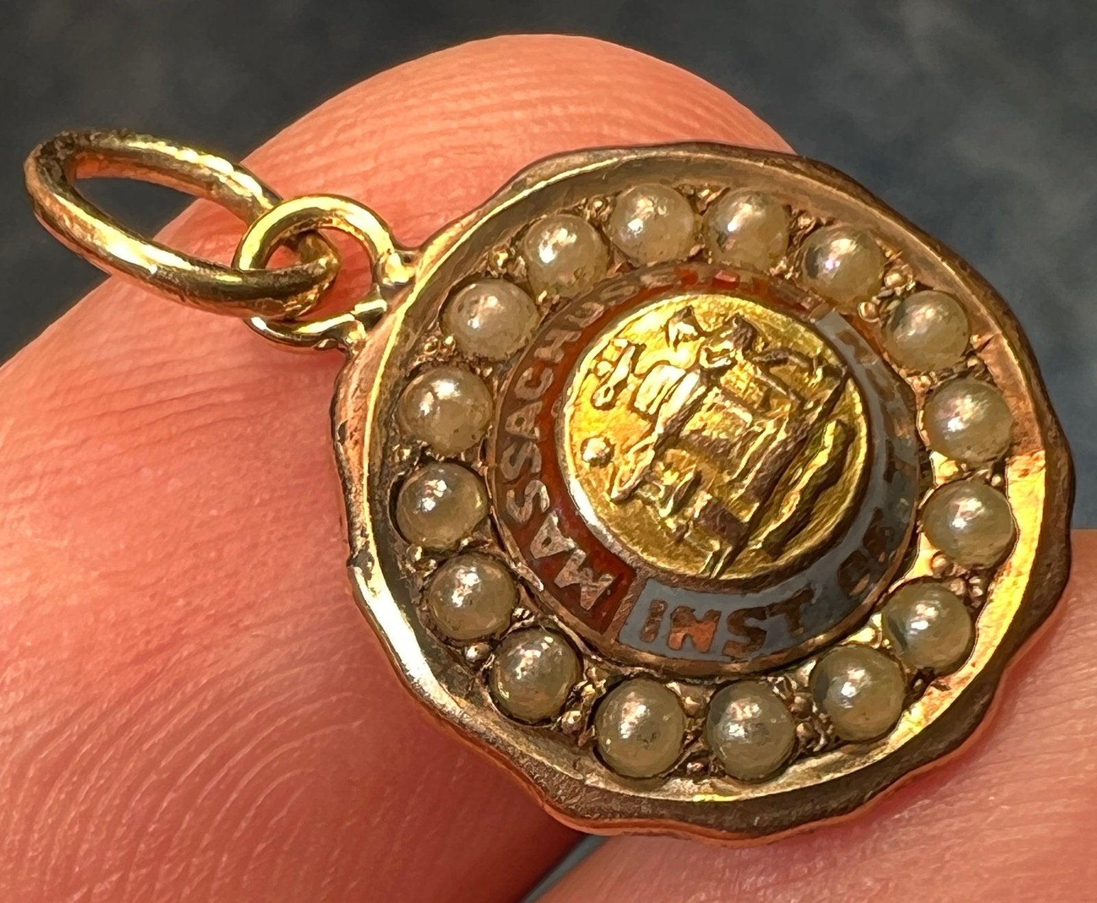 10k Gold MIT Mass Inst of Technology Insignia Class Pendant. Pearls