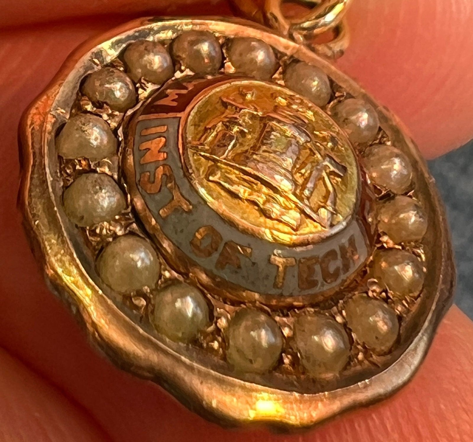 10k Gold MIT Mass Inst of Technology Insignia Class Pendant. Pearls