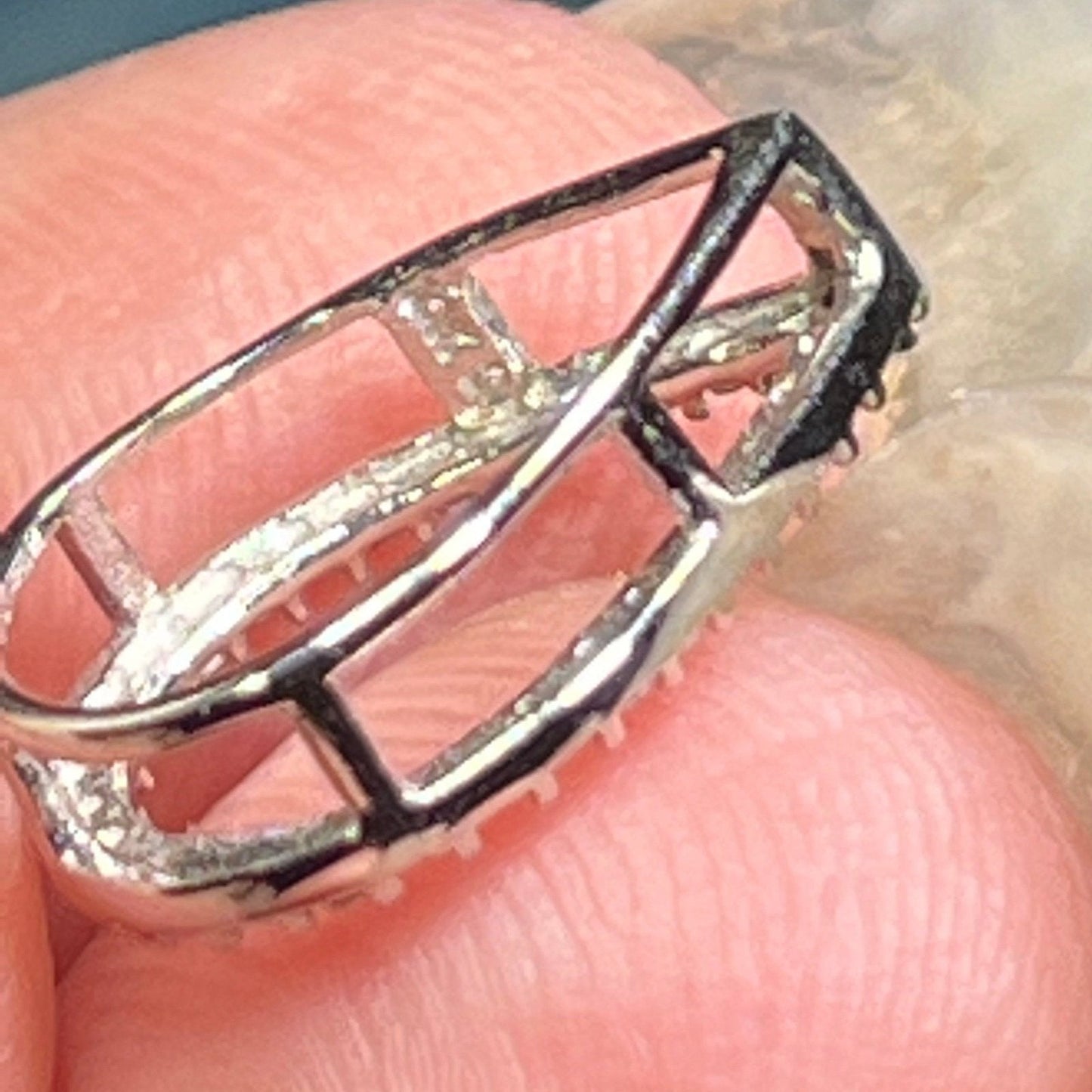 10k White Gold Diamond Teardrop Pendant. Small