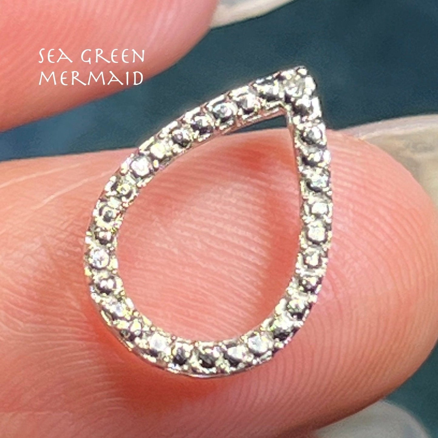 10k White Gold Diamond Teardrop Pendant. Small