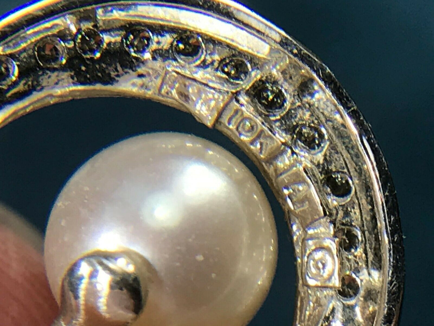 10k White Gold Pearl Circle Pendant w Bezel-set Diamond & Halo. Modern -K5L8J
