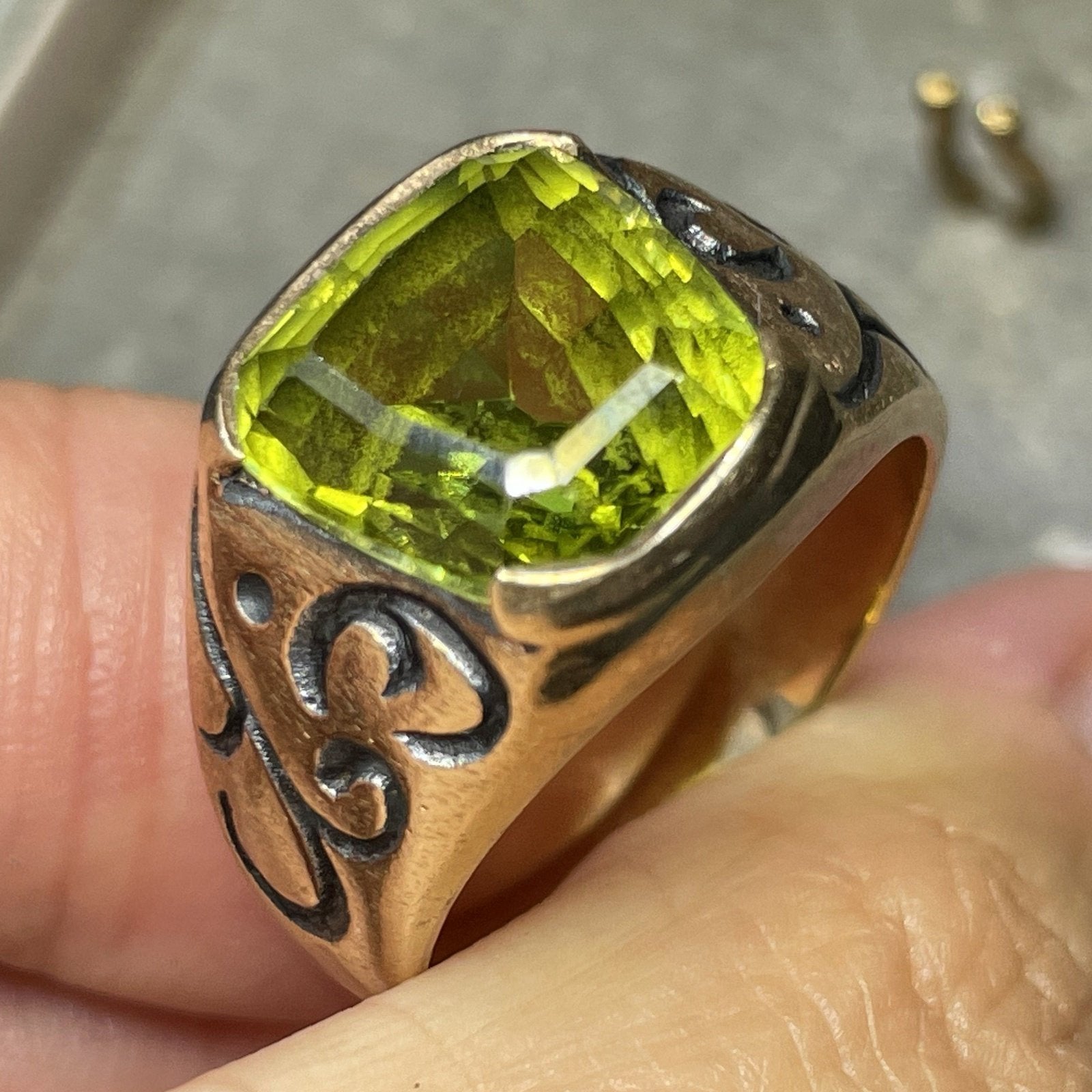 Mens peridot signet new arrivals ring