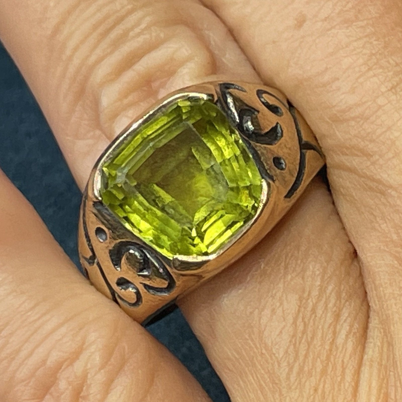 Mens peridot signet new arrivals ring