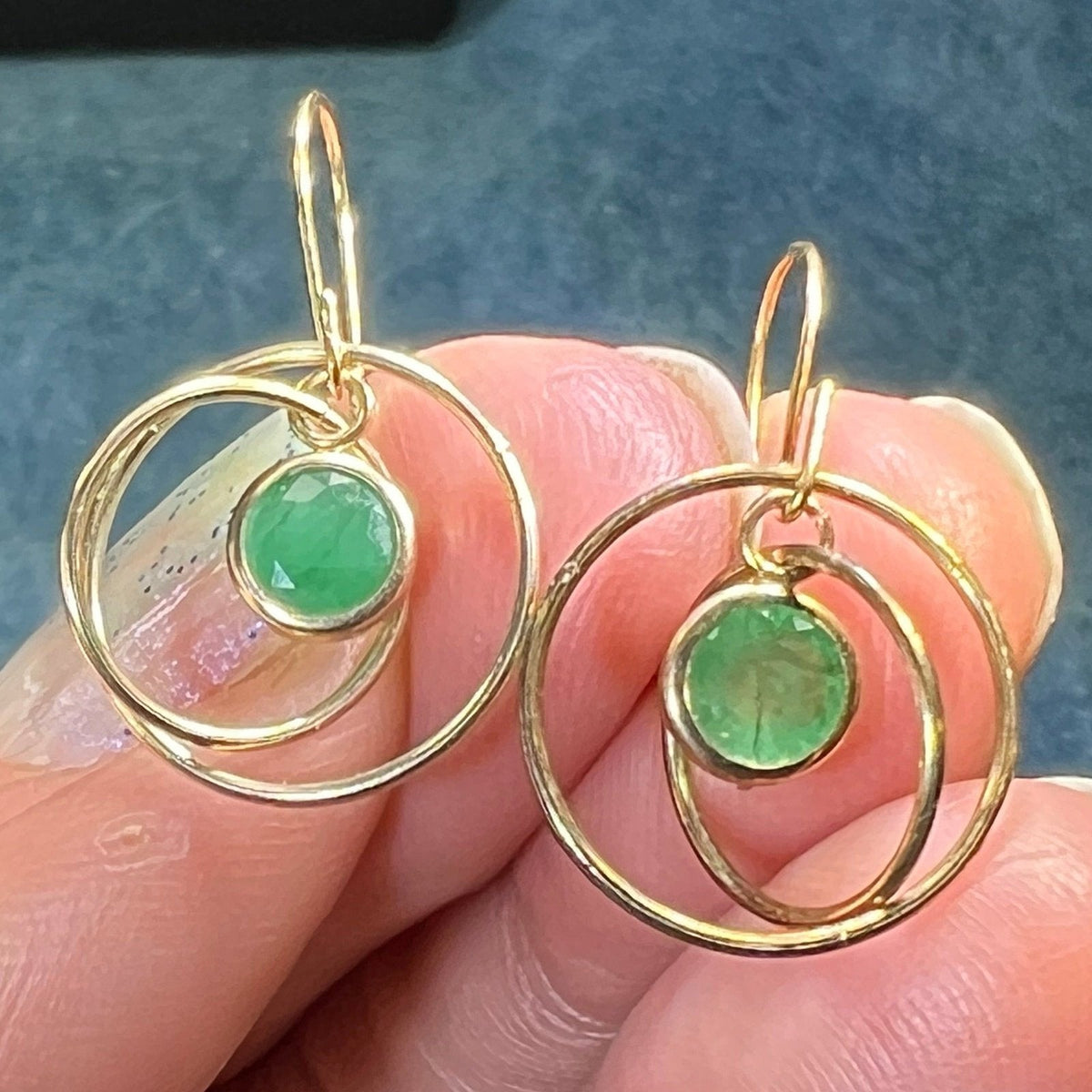 10k Yellow Gold Emerald Spinning Circles Dangle Earrings