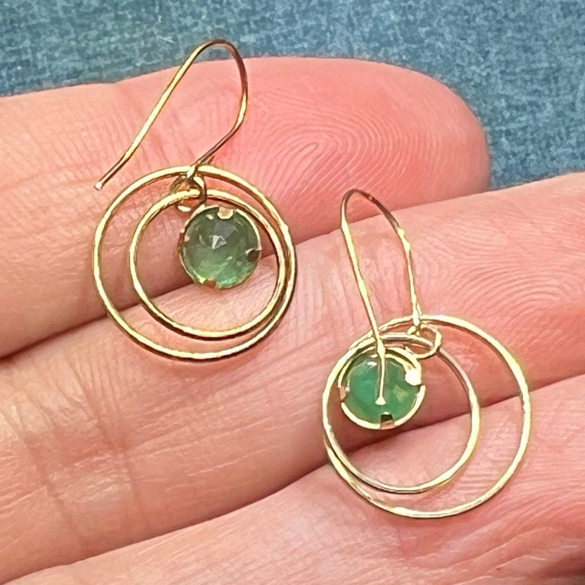 10k Yellow Gold Emerald Spinning Circles Dangle Earrings