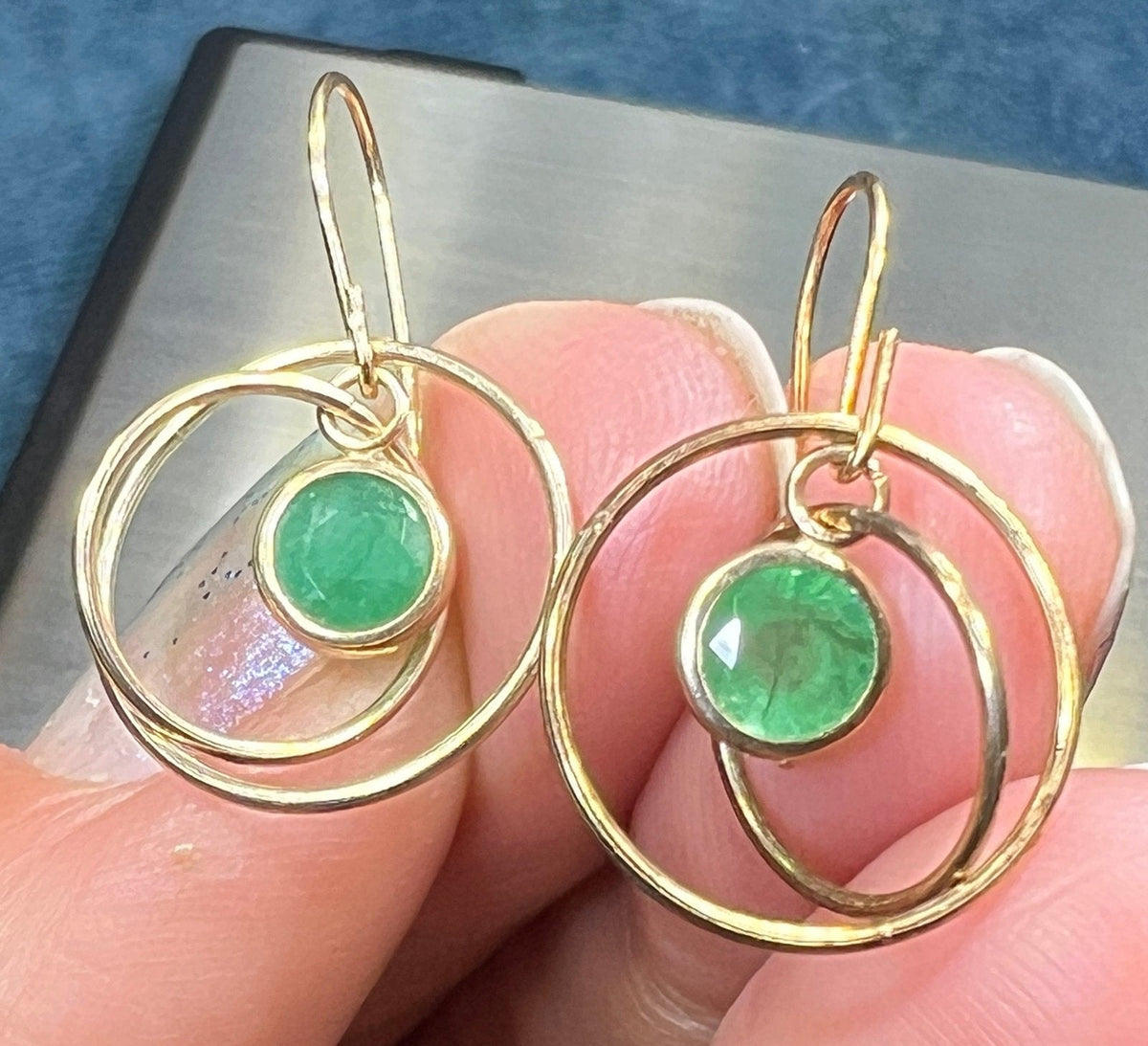 10k Yellow Gold Emerald Spinning Circles Dangle Earrings