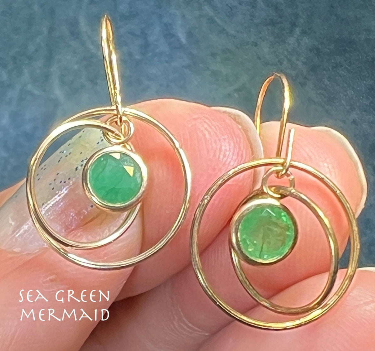 10k Yellow Gold Emerald Spinning Circles Dangle Earrings