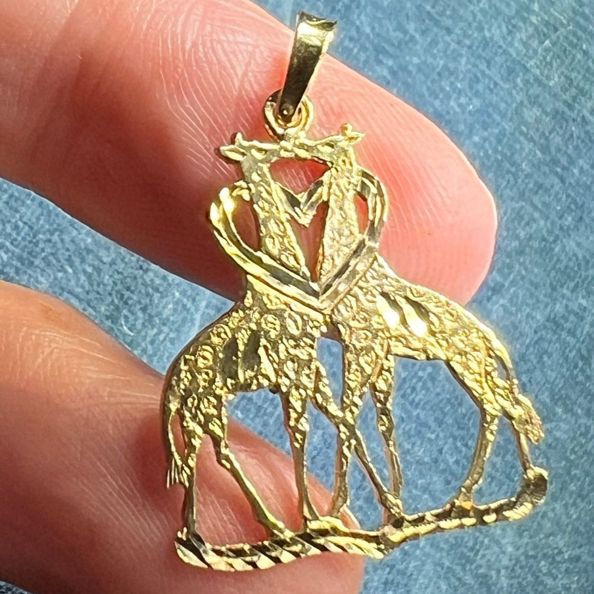 10k Yellow Gold GIRAFFES in Love Heart Pendant. Kissing