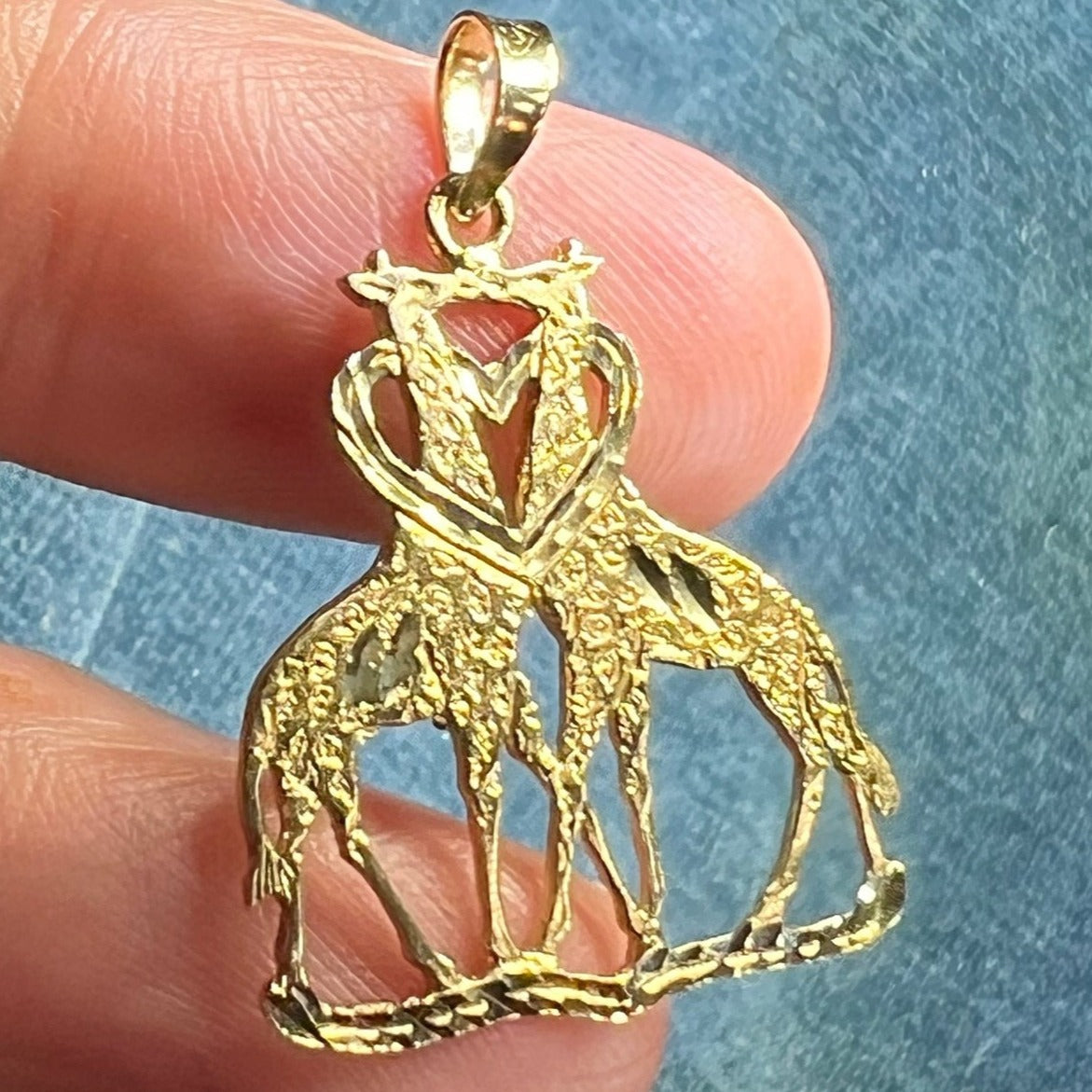10k Yellow Gold GIRAFFES in Love Heart Pendant. Kissing