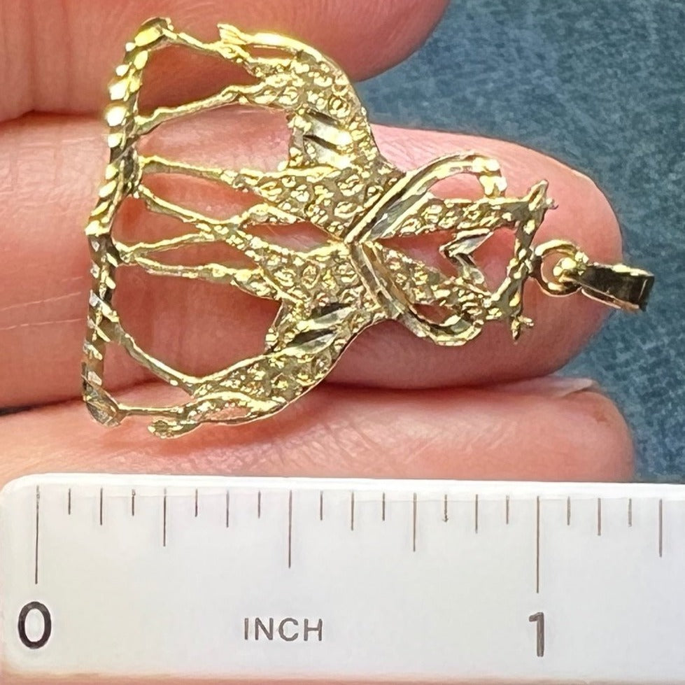 10k Yellow Gold GIRAFFES in Love Heart Pendant. Kissing