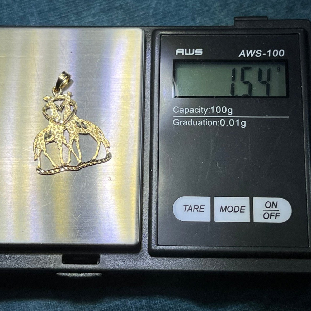 10k Yellow Gold GIRAFFES in Love Heart Pendant. Kissing