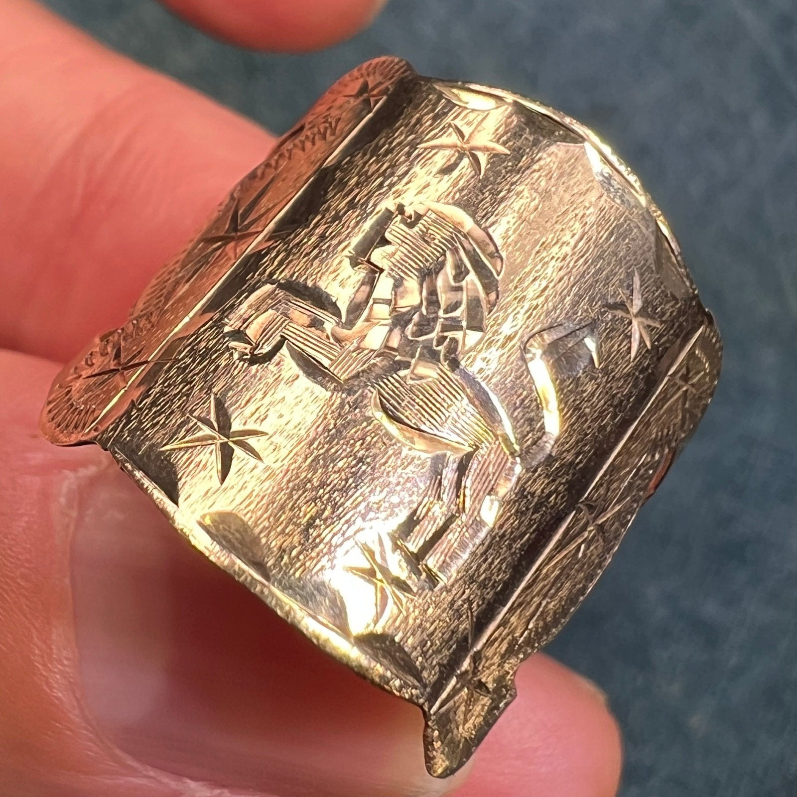 10k Yellow Gold Leo Lion Wide Cigar Band Ring. 2/3"