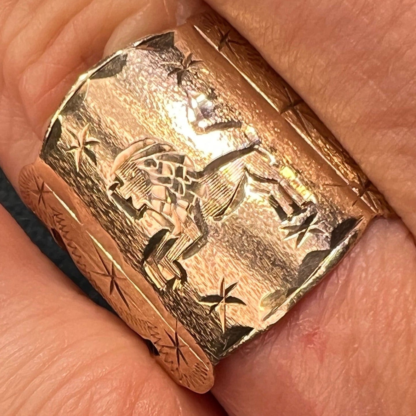 10k Yellow Gold Leo Lion Wide Cigar Band Ring. 2/3"