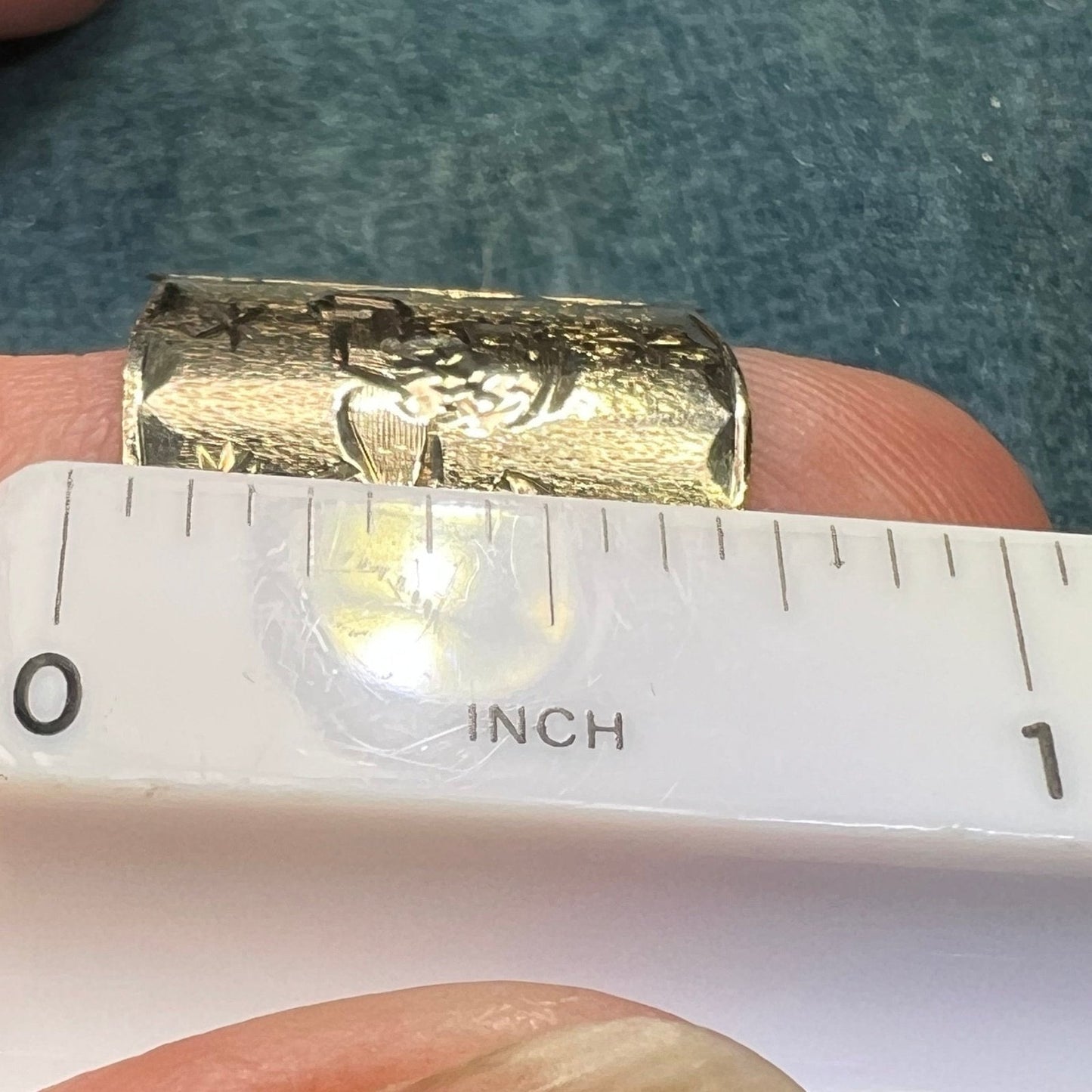10k Yellow Gold Leo Lion Wide Cigar Band Ring. 2/3"