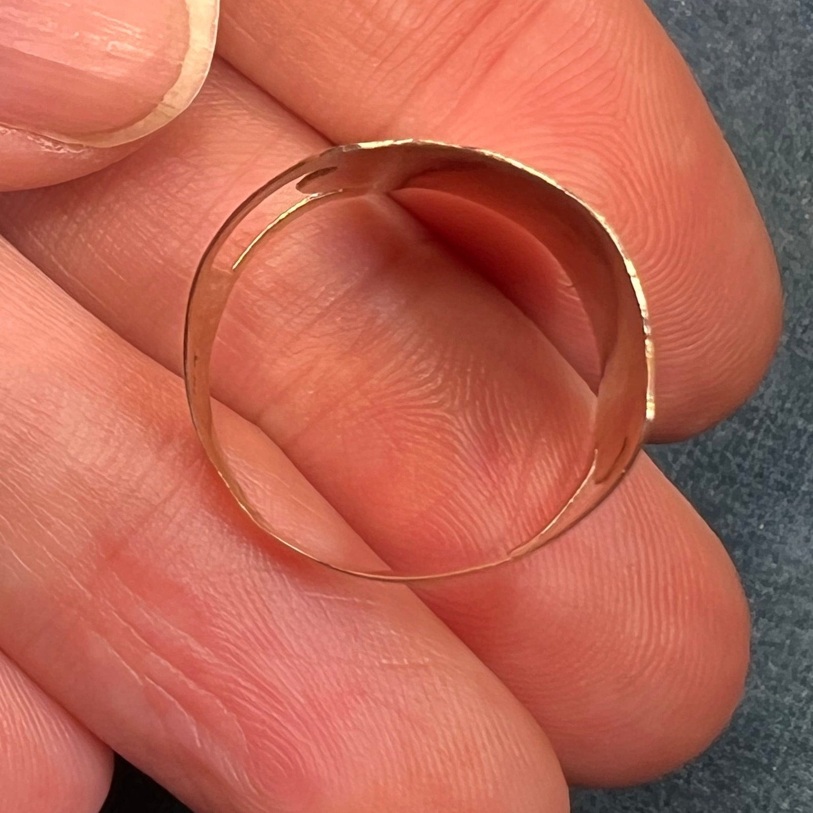 10k Yellow Gold Leo Lion Wide Cigar Band Ring. 2/3"