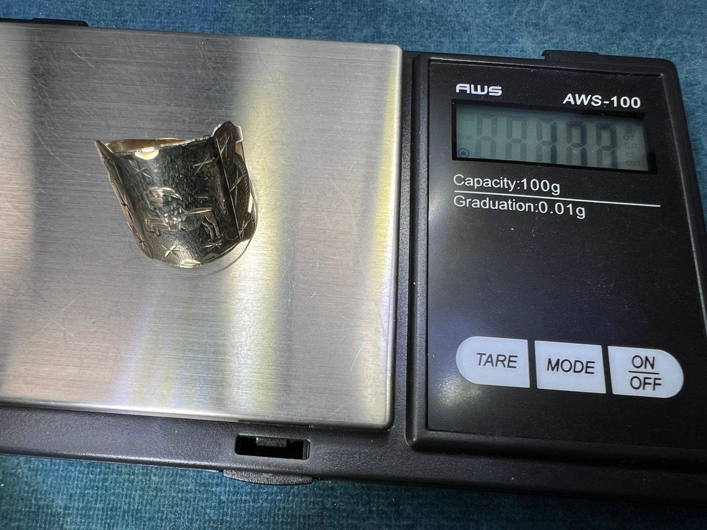 10k Yellow Gold Leo Lion Wide Cigar Band Ring. 2/3"