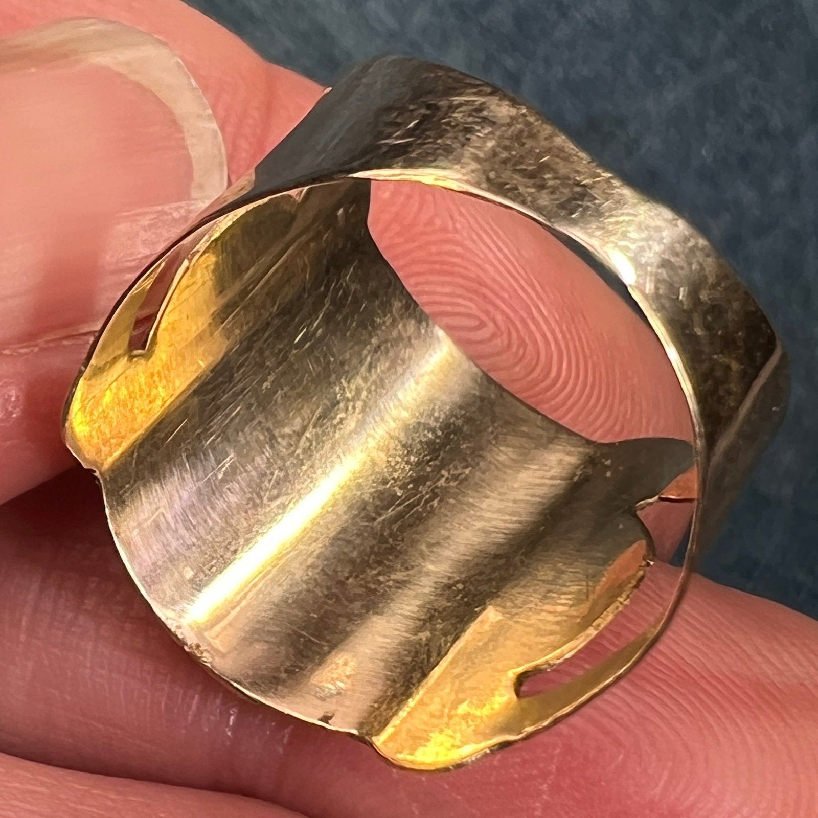10k Yellow Gold Leo Lion Wide Cigar Band Ring. 2/3"