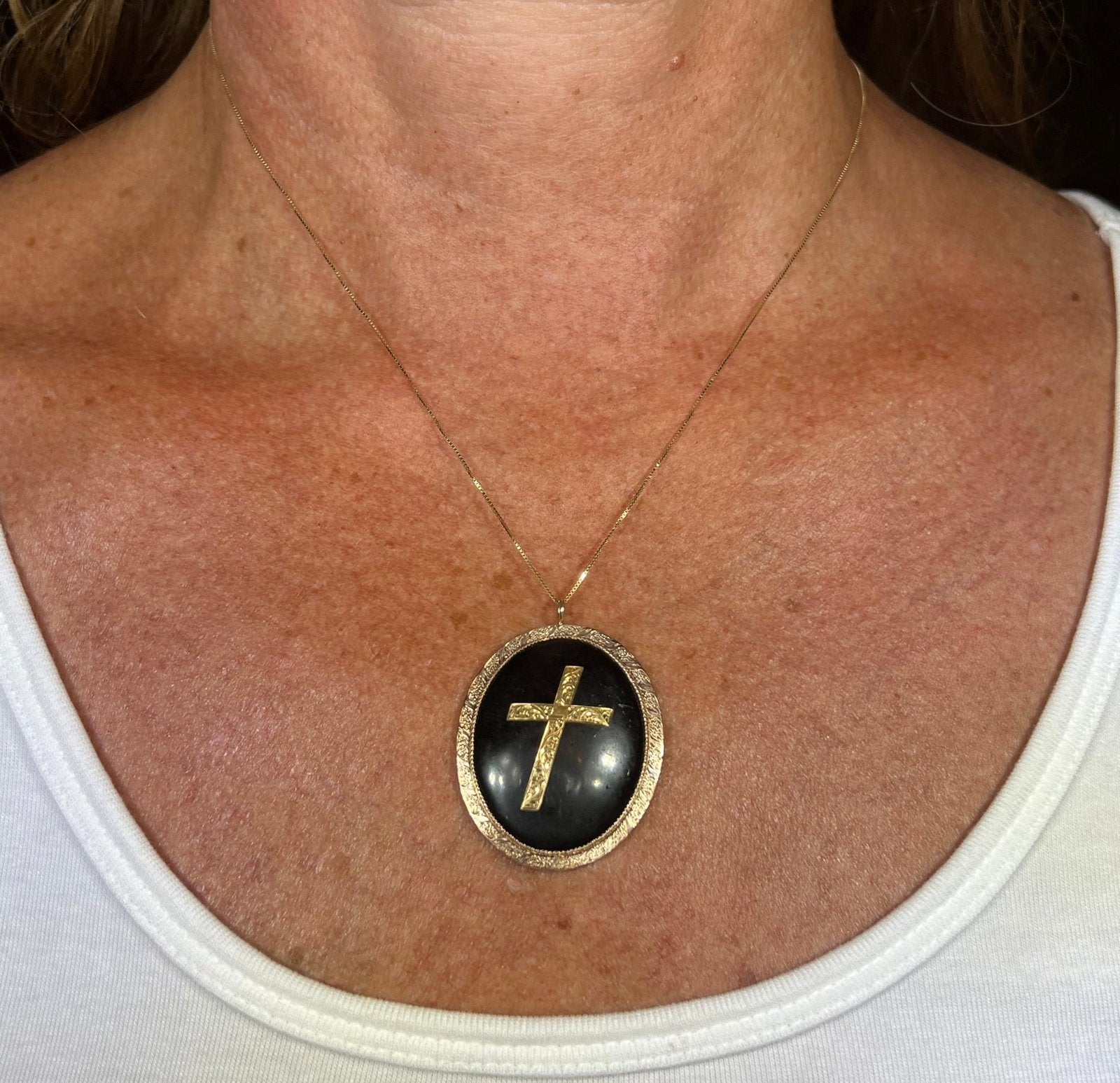 10k Yellow Gold Onyx CROSS Gothic Mourning Pendant. 2" + 8g