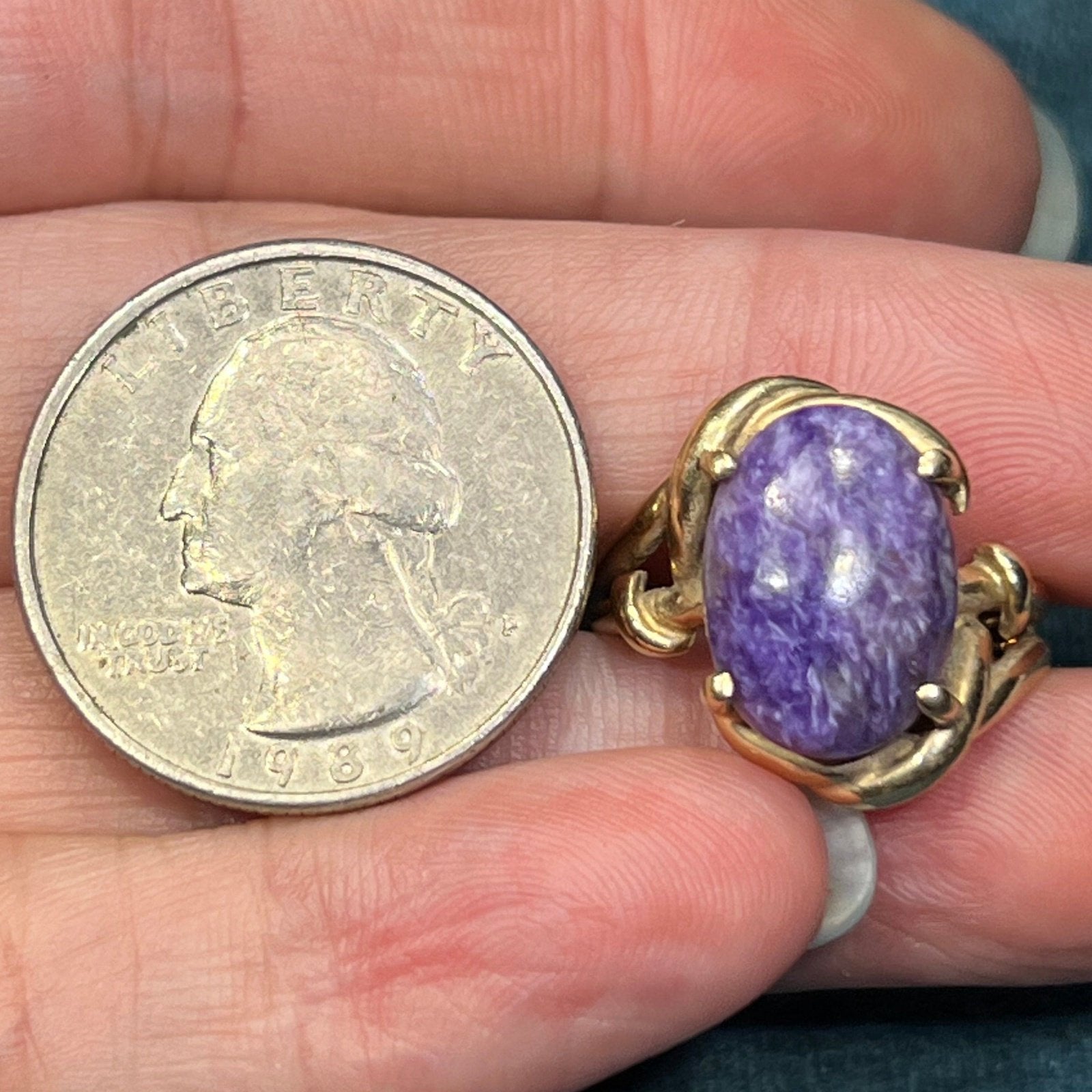 10k Yellow Gold Siberian Charoite Ring. Lavender + Purple. 2/3"