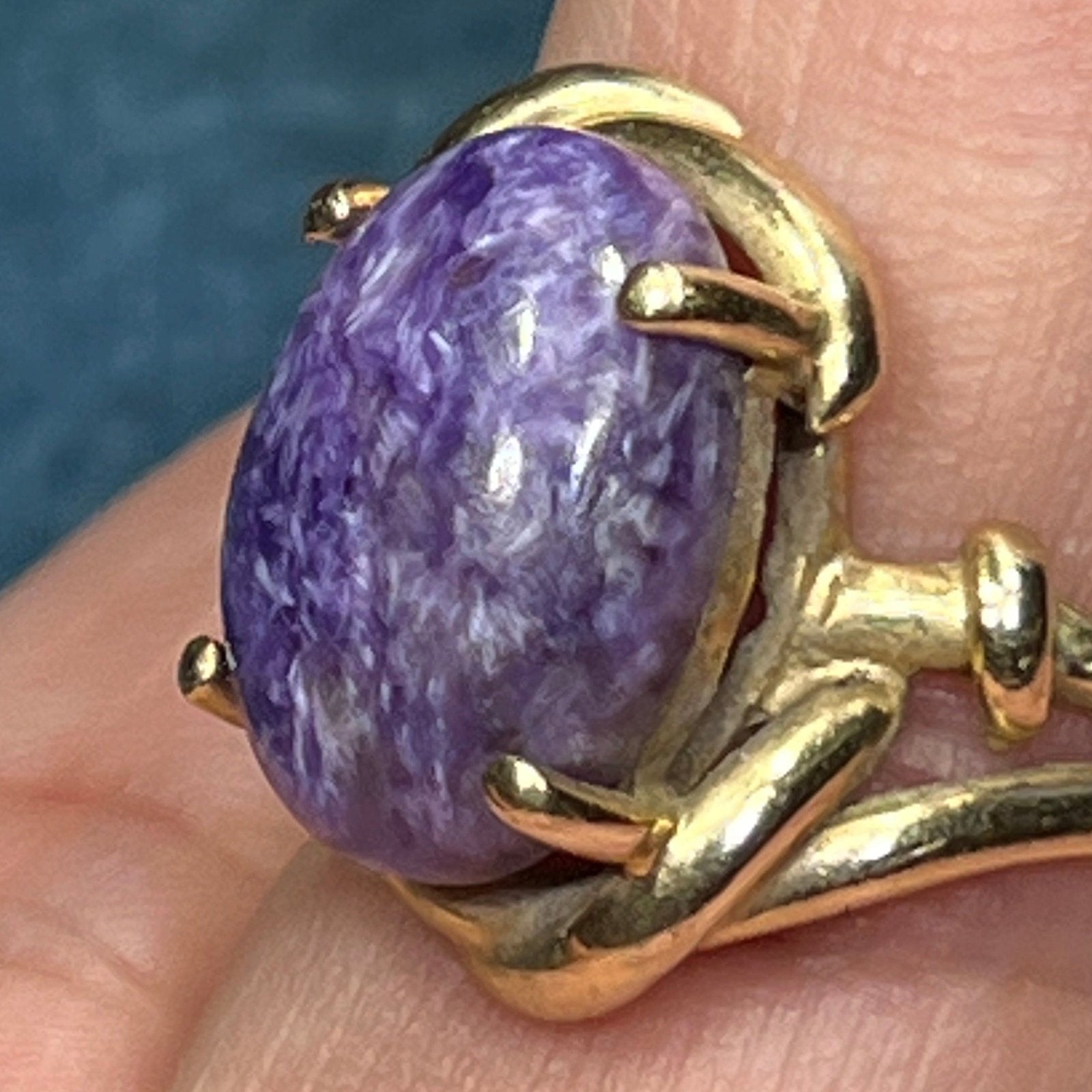 10k Yellow Gold Siberian Charoite Ring. Lavender + Purple. 2/3"