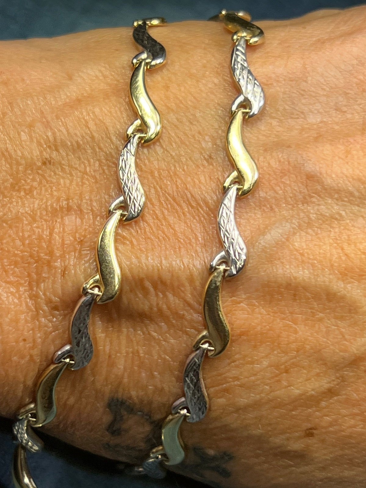10k Yellow + White Gold 5mm Wave Link Chain Necklace. 7g