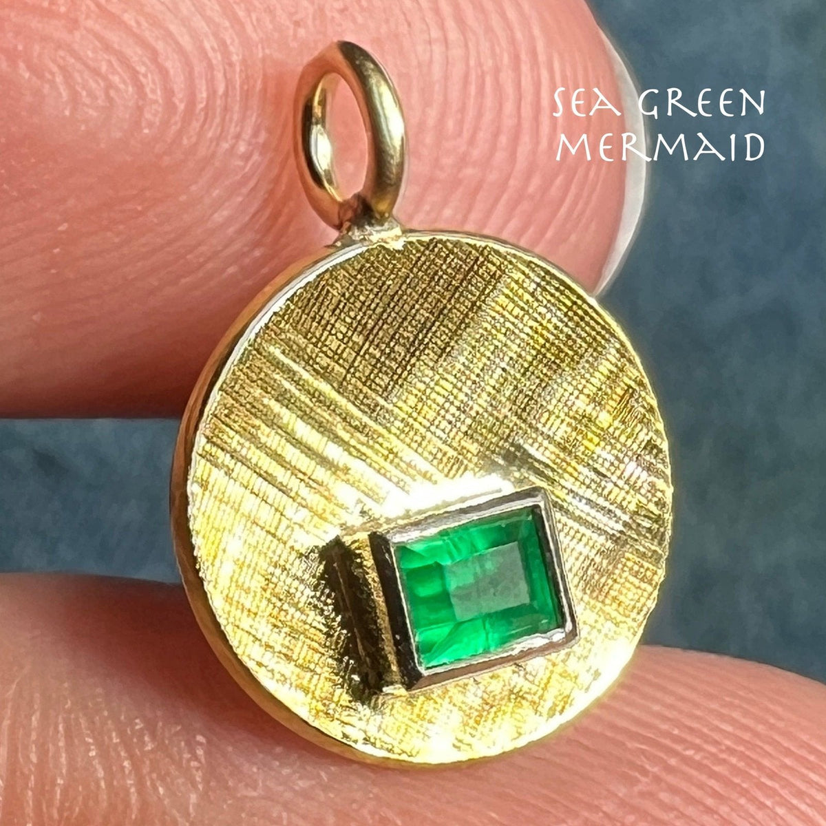 14K Yellow Gold 0.5 Ct Emerald-Cut Emerald Disk Pendant. Bezel-Set