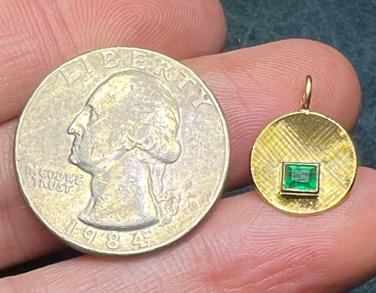 14K Yellow Gold 0.5 Ct Emerald-Cut Emerald Disk Pendant. Bezel-Set