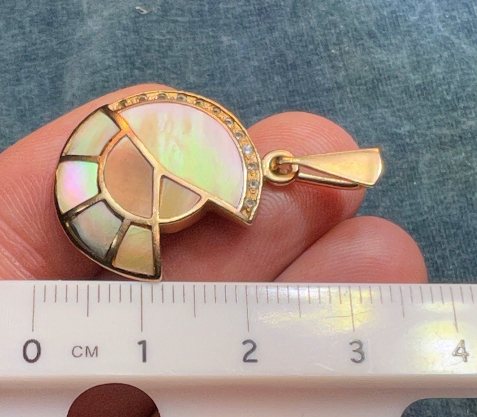 14K Yellow Gold Inlaid Mother of Pearl Abalone SUNBURST Pendant