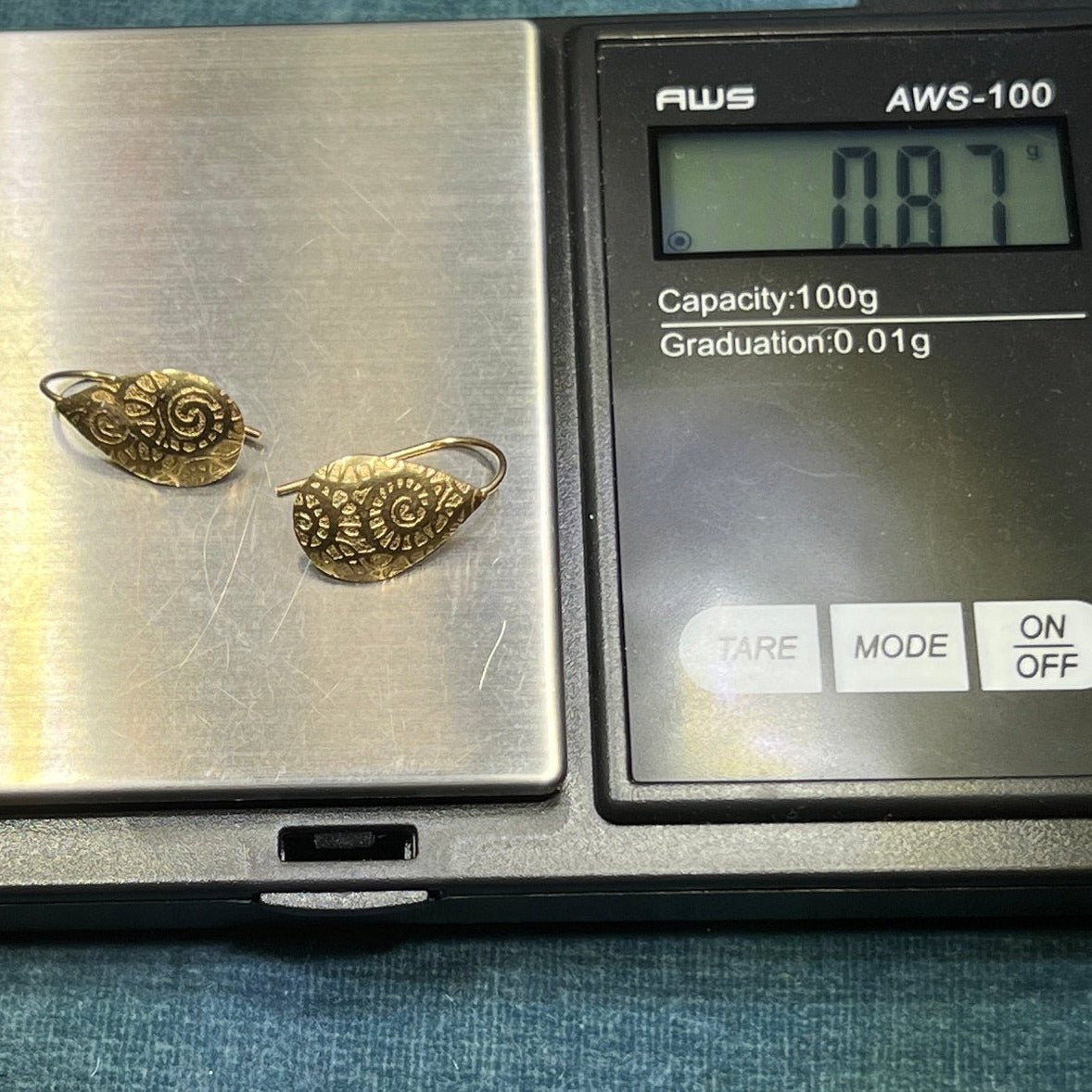14k Gold Embossed Paisley Nautilus Design Shell Teardrop Drop Earrings