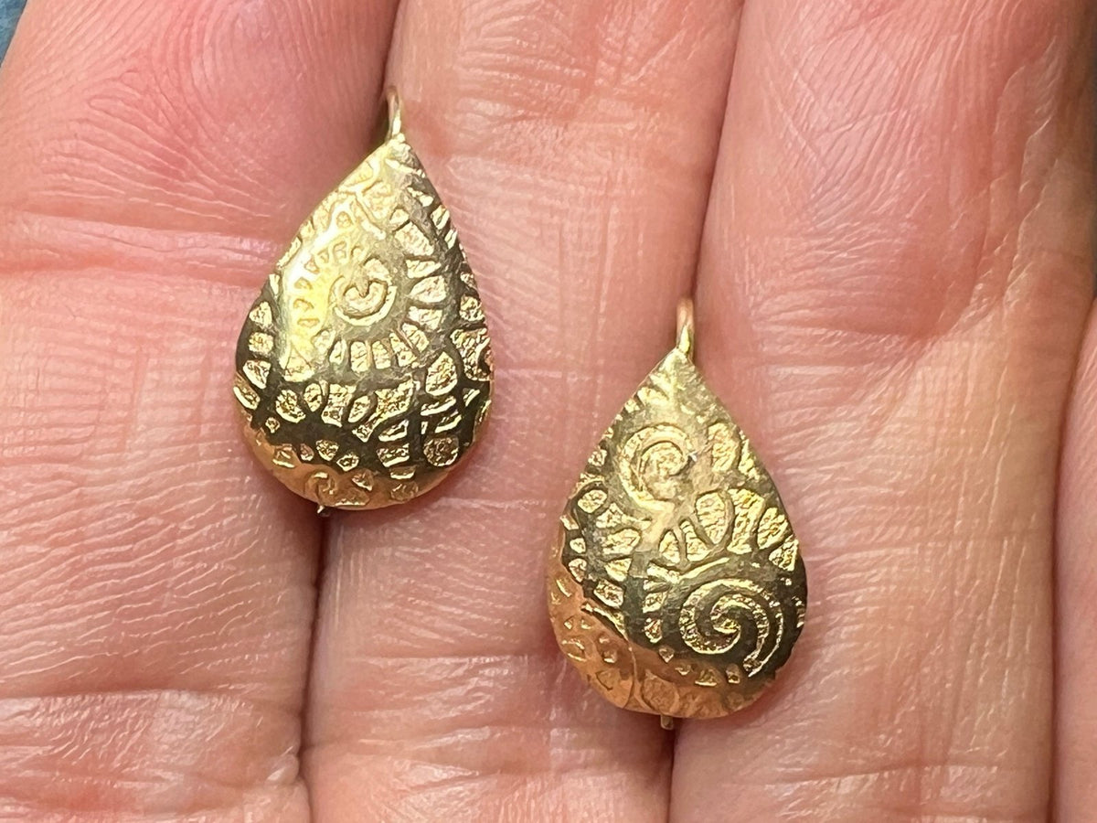 14k Gold Embossed Paisley Nautilus Design Shell Teardrop Drop Earrings