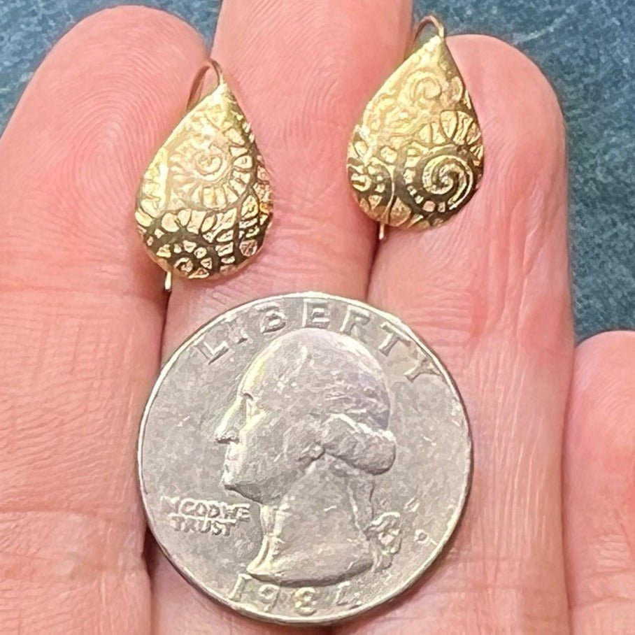 14k Gold Embossed Paisley Nautilus Design Shell Teardrop Drop Earrings