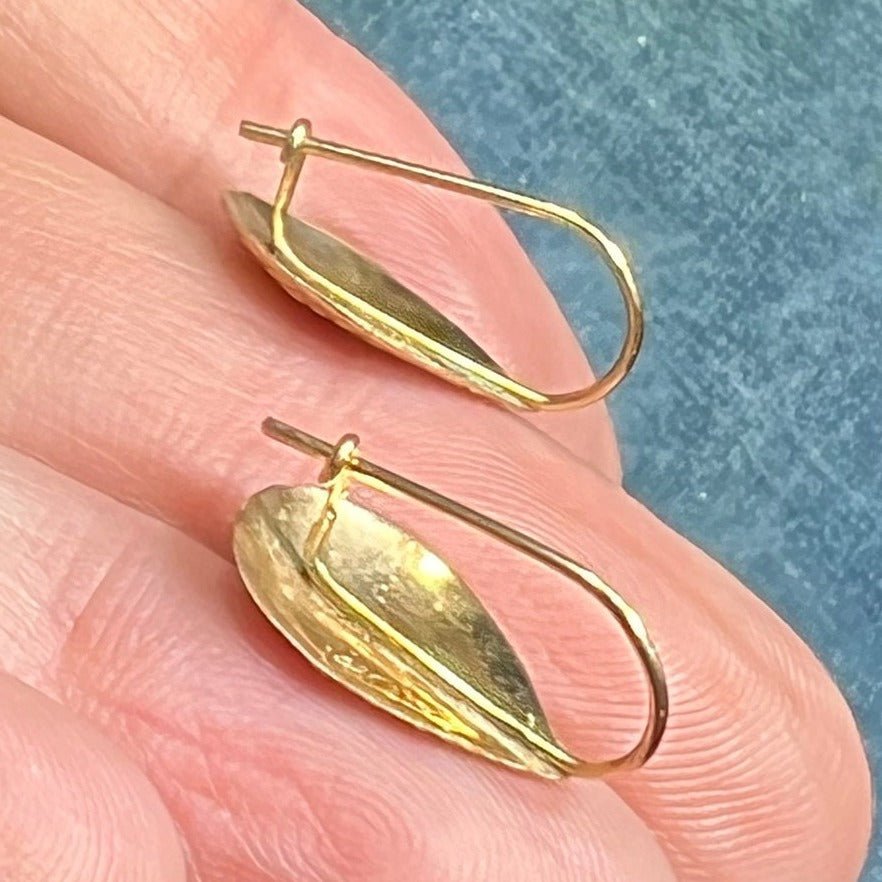 14k Gold Embossed Paisley Nautilus Design Shell Teardrop Drop Earrings