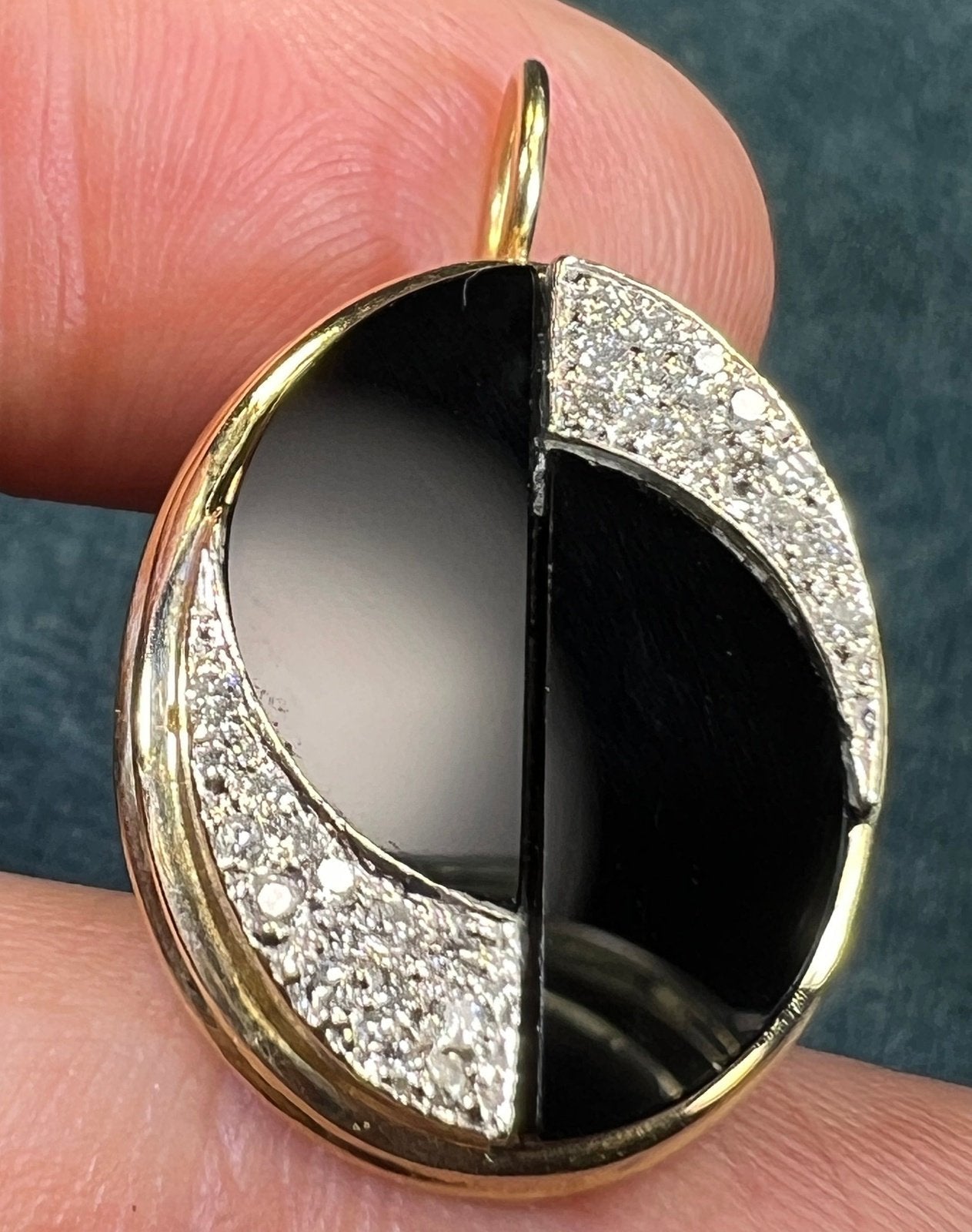 14k Gold Onyx Pendant w Diamonds. Mid-Century Modern. 5g + 1"