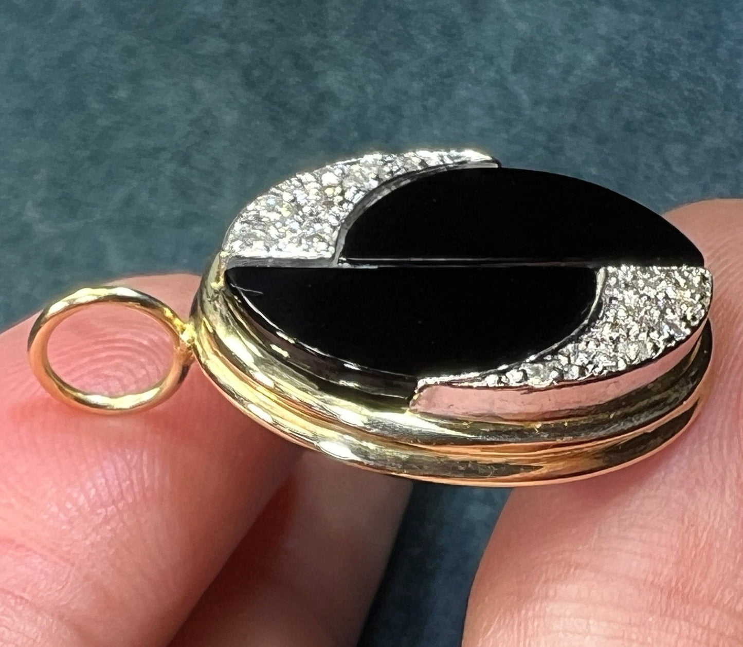 14k Gold Onyx Pendant w Diamonds. Mid-Century Modern. 5g + 1"