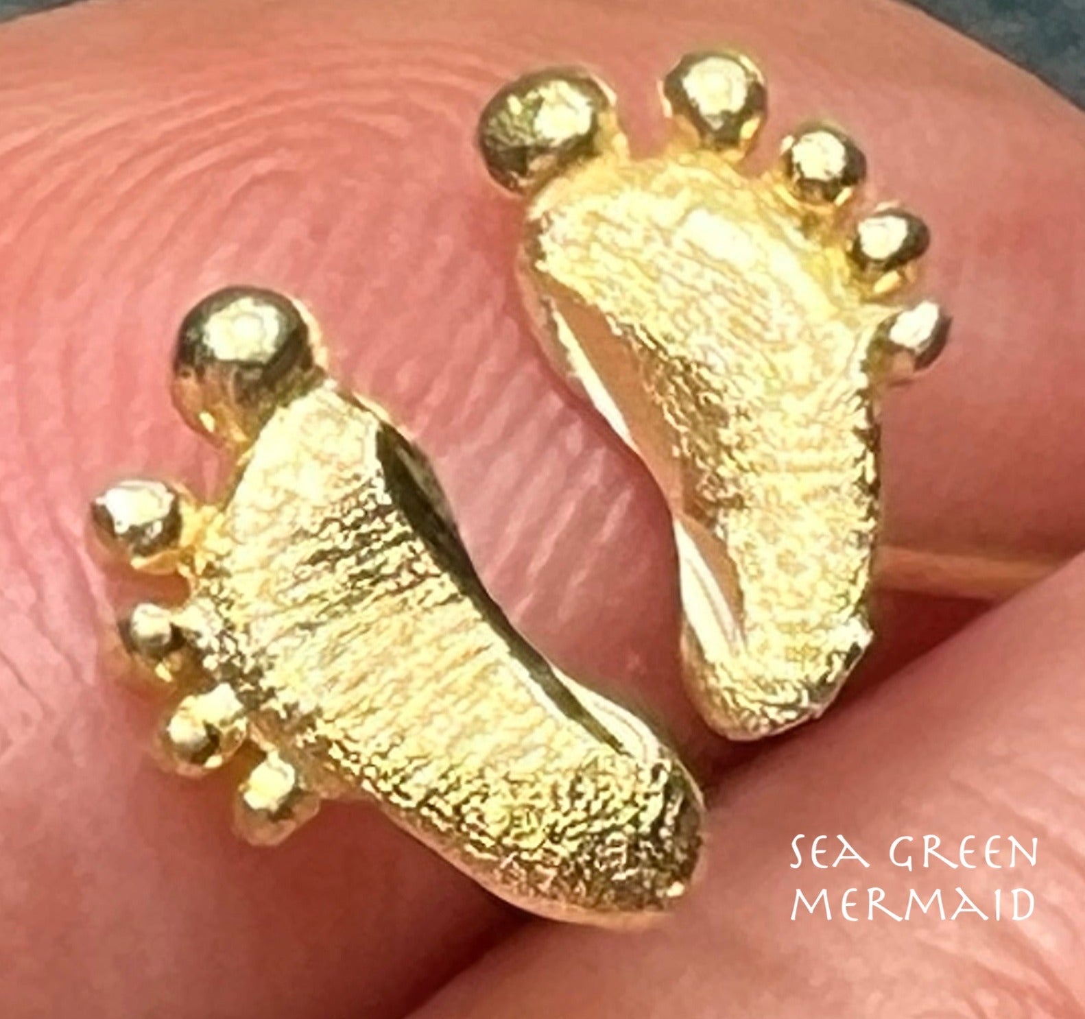 14k Yellow Gold 70's BAREFOOT Beach Sandy Toes Earrings. Tiny!
